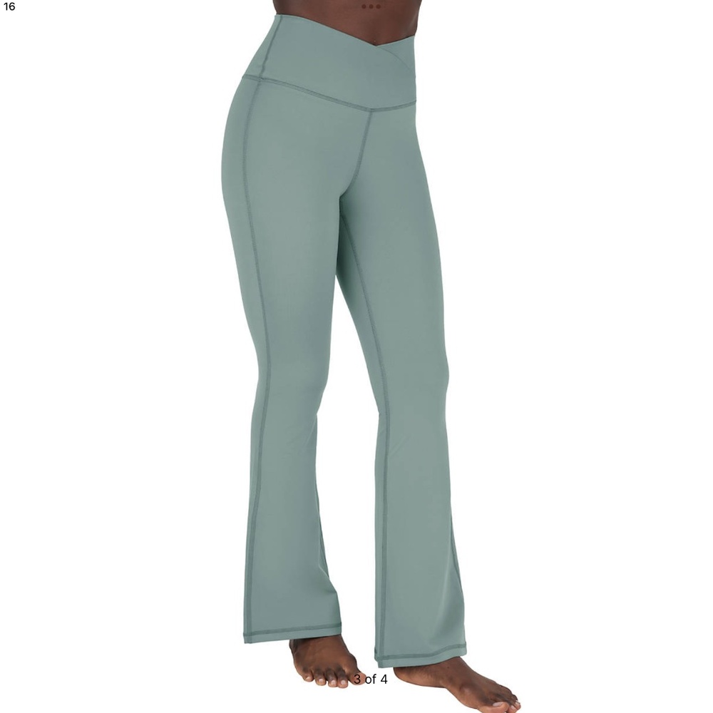 NWOT Yogalicious Lux Madison Crossover 7/8 Flared Pants - Chinois Green - Size S